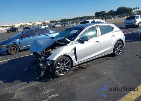 2018 Mazda Mazda3 Touring из США, поврежденный, VIN 3MZBN1L38JM242133